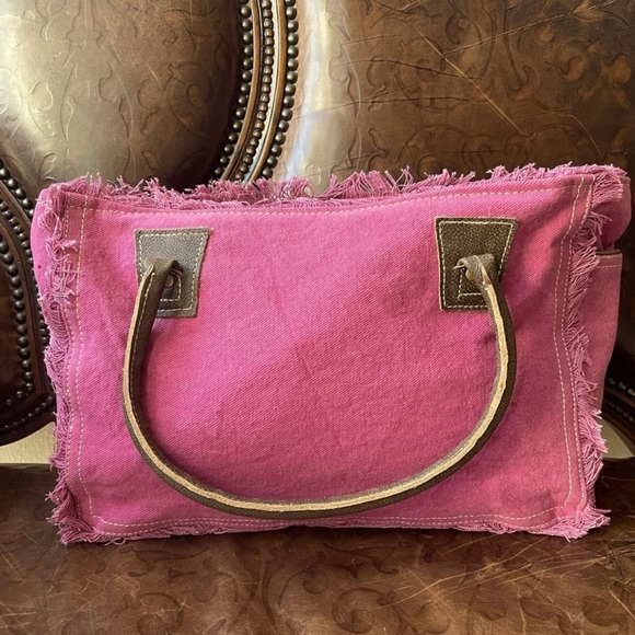 MYRA Popping Pink Shoulder Bag - Picture 2 of 3